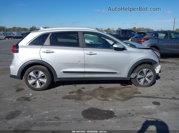 KNDCB3LC6L5399521 2020 KIA NIRO Серебряный 