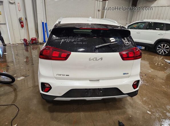 KNDCB3LC8N5534646 2022 KIA NIRO White Вид ззаду