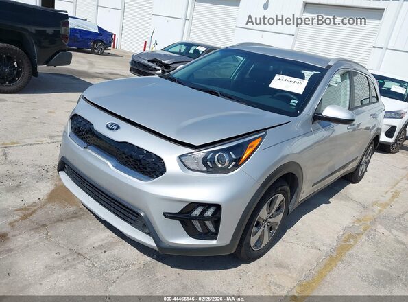 KNDCB3LCXL5359846 2020 KIA NIRO Silver Առջևի ձախ երեք քառորդ տեսարան