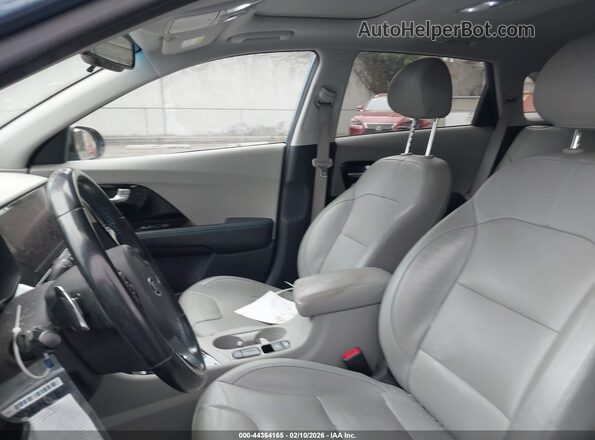 KNDCC3LC6M5483692 2021 KIA NIRO Blue 