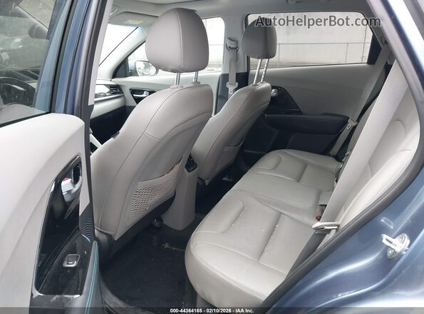 KNDCC3LC6M5483692 2021 KIA NIRO Blue 