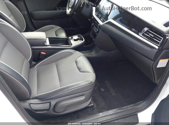 KNDCC3LG3L5061249 2020 KIA NIRO EV White Widok wnętrza z przodu