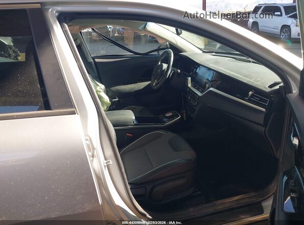 KNDCC3LG5M5107472 2021 KIA NIRO EV Silver წინა სალონის ხედი