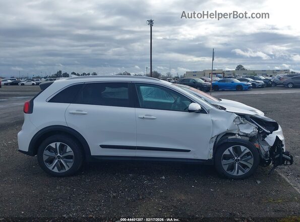 KNDCE3LG4L5047273 2020 KIA NIRO EV White Widok wnętrza z tyłu