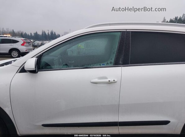 KNDCE3LG8N5144463 2022 KIA NIRO EV White Widok wnętrza 360 stopni
