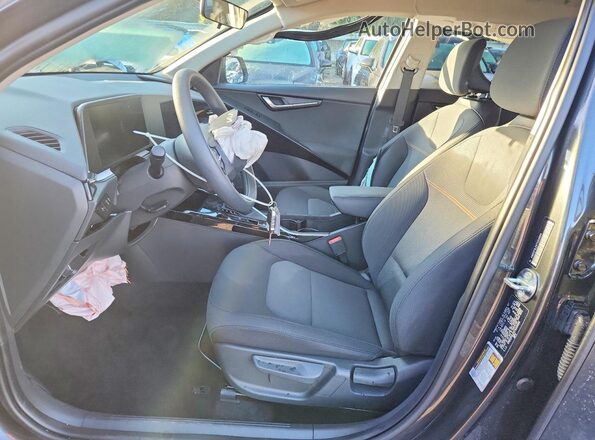 KNDCP3LE0T5316894 2026 KIA NIRO Gray Front interior view