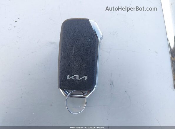KNDCR3LE1R5197093 2024 KIA NIRO Blue 