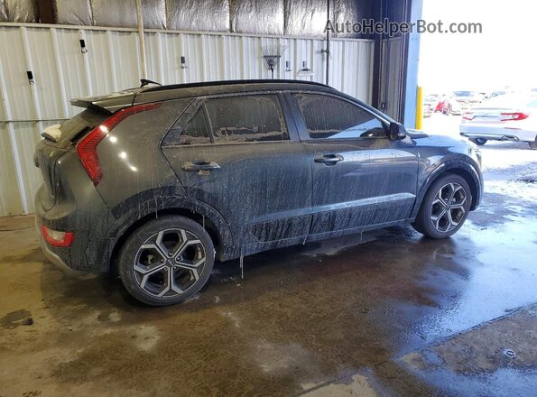 KNDCR3LE9P5046077 2023 KIA NIRO Charcoal Trasero derecho