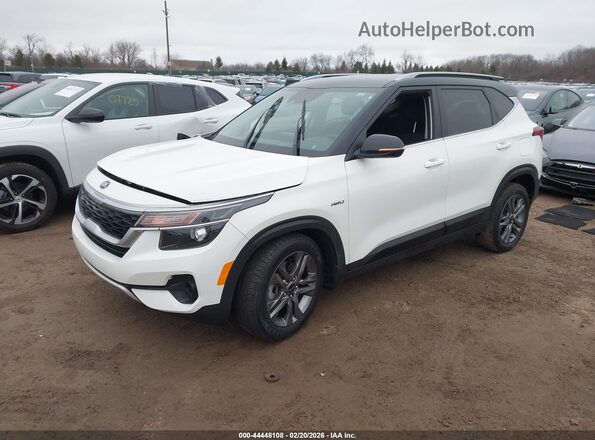 KNDEUCAA4M7194371 2021 KIA SELTOS White წინა მარცხენა ხედი სამი მეოთხედიდან
