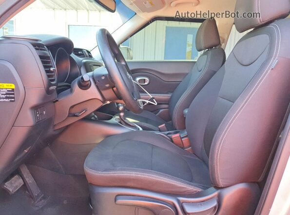 KNDJN2A20H7465415 2017 KIA SOUL Silver Front interior view