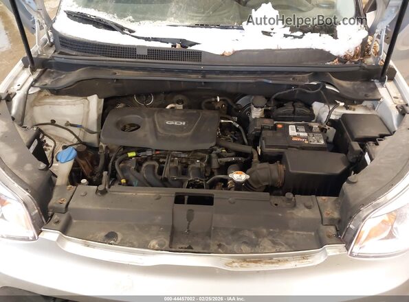 KNDJN2A28K7010951 2019 KIA SOUL Silver Widok z tyłu