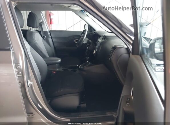 KNDJP3A56J7538366 2018 KIA SOUL Gray 