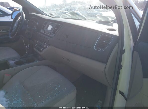 KNDMB5C10G6121549 2016 KIA SEDONA White Front interior view