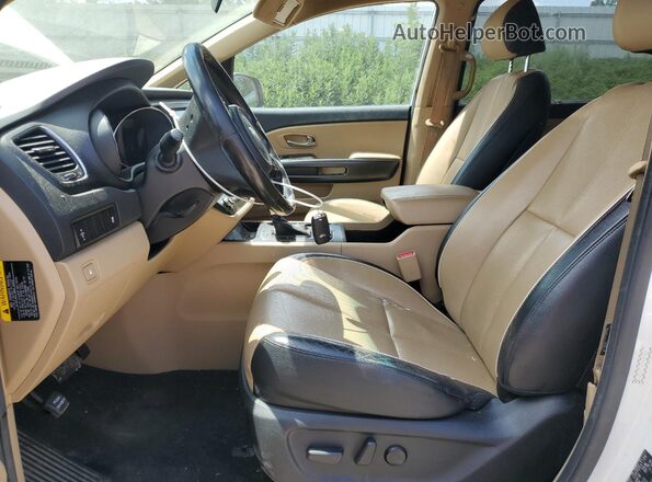 KNDMB5C12H6249406 2017 KIA SEDONA White Widok wnętrza z przodu
