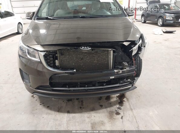 KNDMB5C12J6374783 2018 KIA SEDONA Brown Vista frontal
