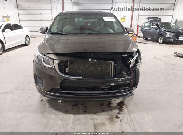 KNDMB5C12J6374783 2018 KIA SEDONA Brown Vista interior trasera