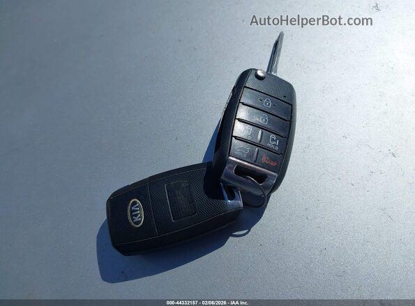 KNDMB5C13G6116409 2016 KIA SEDONA Gray Vista del salpicadero