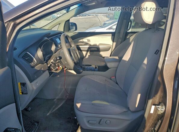KNDMB5C14G6204045 2016 KIA SEDONA Gray წინა სალონის ხედი