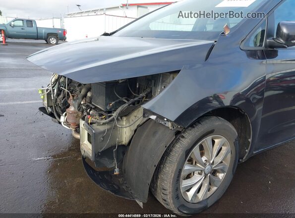 KNDMB5C1XK6548682 2019 KIA SEDONA Gray Front view