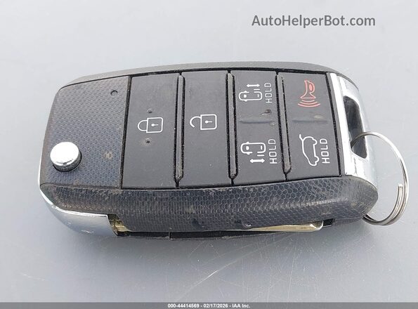KNDMB5C1XK6548682 2019 KIA SEDONA Gray Dashboard view