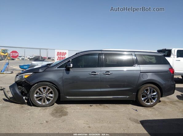 KNDME5C15H6273061 2017 KIA SEDONA Gray Вид задньої частини салону