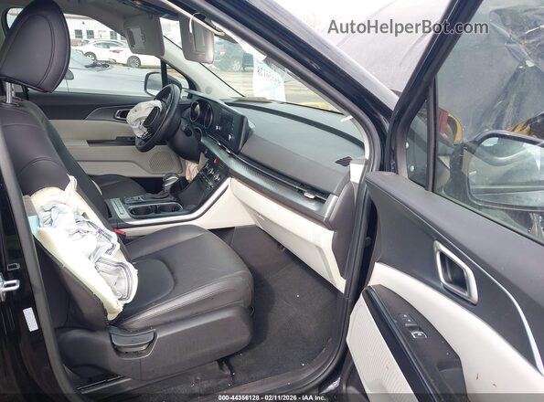 KNDNB4H30R6406540 2024 KIA CARNIVAL MPV Black Widok wnętrza z przodu