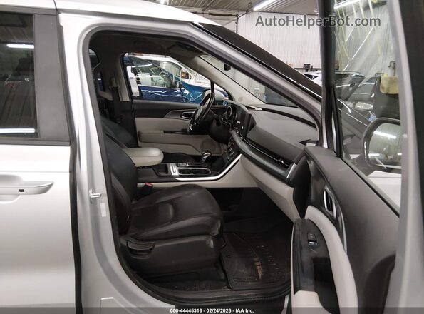 KNDNB4H39P6205488 2023 KIA CARNIVAL MPV Silver 