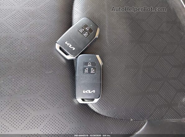 KNDNB4H39P6205488 2023 KIA CARNIVAL MPV Silver 