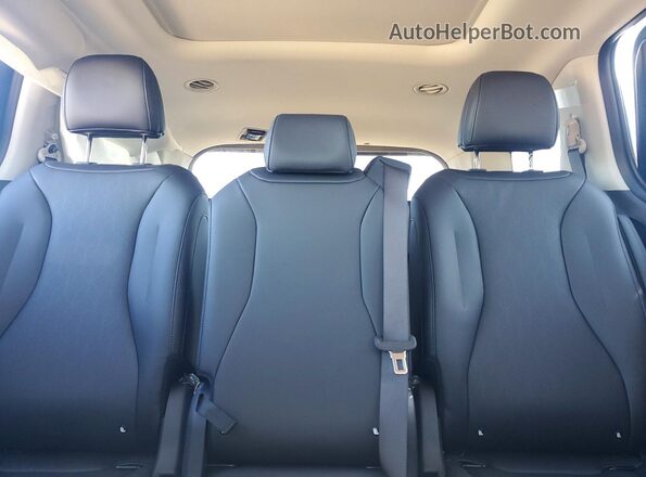KNDNE5K38T6589957 2026 KIA CARNIVAL Blue Widok tylnych siedzeń
