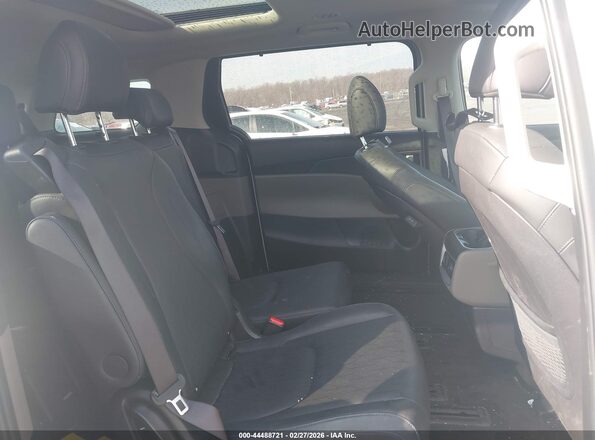 KNDNE5KA4S6061474 2025 KIA CARNIVAL MPV HYBRID Gray Widok naklejki z numerem VIN