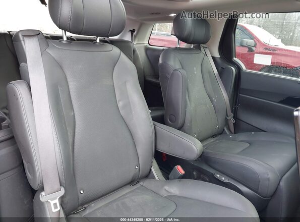 KNDNE5KA5S6030105 2025 KIA CARNIVAL MPV HYBRID Black Widok naklejki z numerem VIN