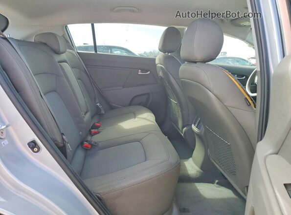 KNDPB3AC8G7876805 2016 KIA SPORTAGE Серебряный Вид задней части салона