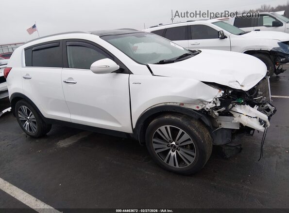 KNDPCCAC6G7864388 2016 KIA SPORTAGE White Widok wnętrza z tyłu