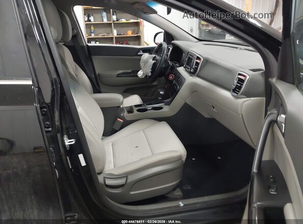 KNDPMCAC9H7184435 2017 KIA SPORTAGE Black Вид салону спереду