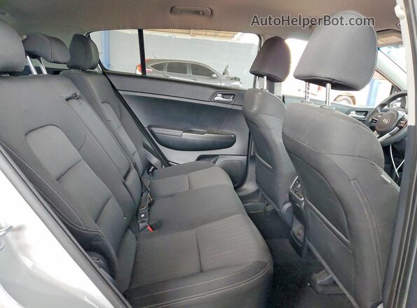 KNDPMCAC9M7915469 2021 KIA SPORTAGE Silver Rear interior view