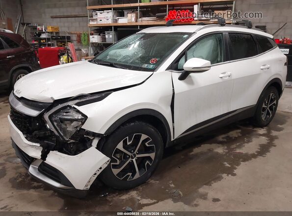 KNDPVCAG9P7111810 2023 KIA SPORTAGE HYBRID Белый Передняя левая четверть