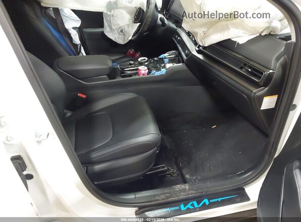 KNDPVCAG9P7111810 2023 KIA SPORTAGE HYBRID Белый Вид салона спереди