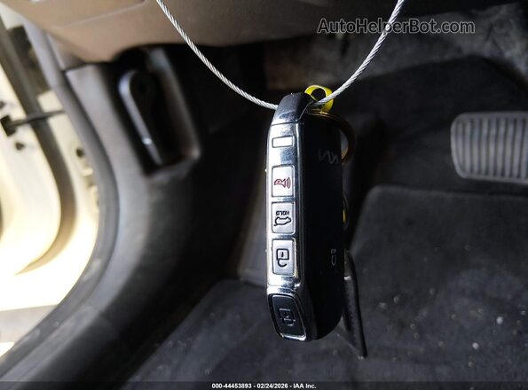KNDPYDAHXP7049422 2023 KIA SPORTAGE PLUG-IN HYBRID Белый Вид панели приборов