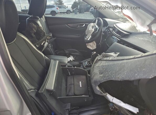 KNMAT2MT6JP528212 2018 NISSAN ROGUE Gray Widok wnętrza z przodu