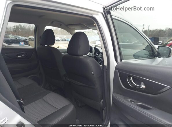 KNMAT2MV4HP552715 2017 NISSAN ROGUE Серебряный 
