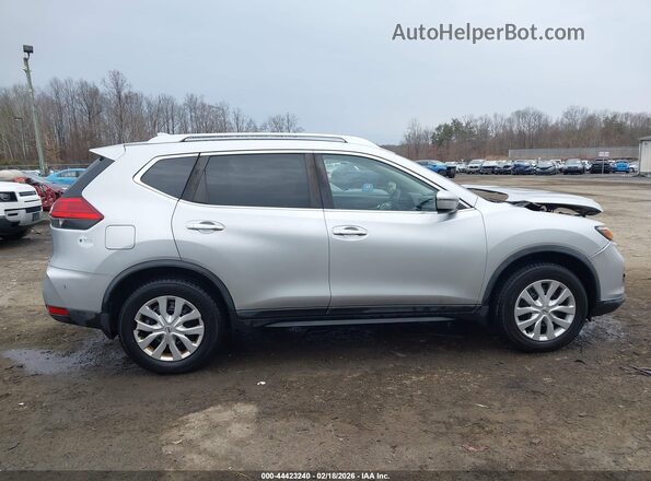 KNMAT2MV4HP552715 2017 NISSAN ROGUE Серебряный 