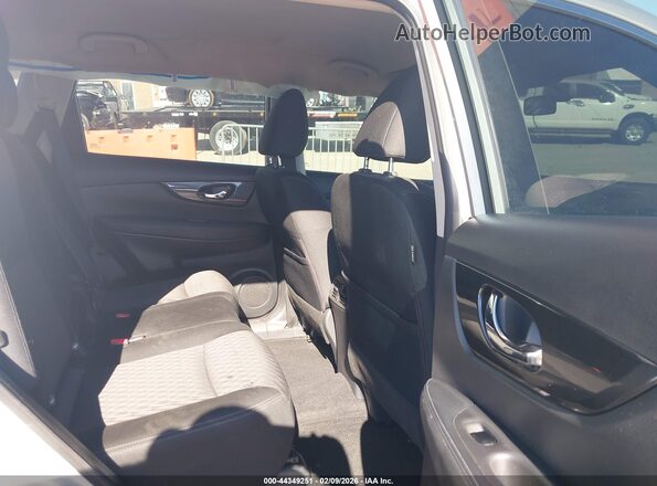 KNMAT2MV6HP611084 2017 NISSAN ROGUE Серебряный Вид наклейки с VIN-кодом