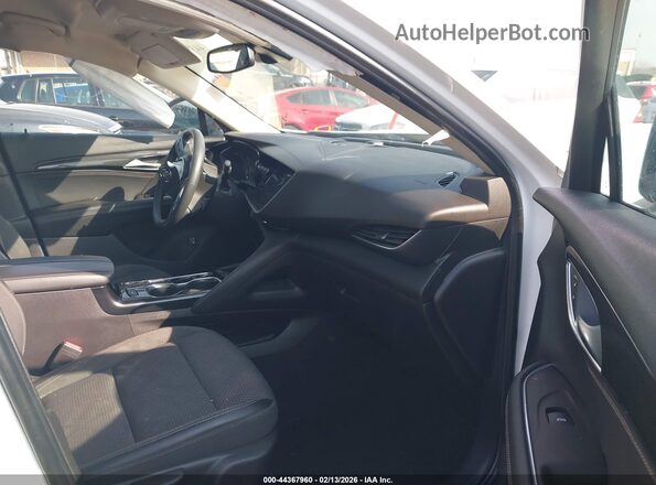 LRBAZLR47ND053424 2022 BUICK ENVISION White Вид салону спереду