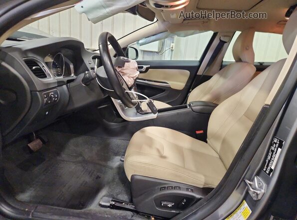 LYV402TK0JB167151 2018 VOLVO S60 Gray წინა სალონის ხედი