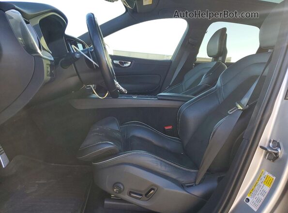 LYVA22RM3JB100937 2018 VOLVO XC60 Silver Вид салону спереду