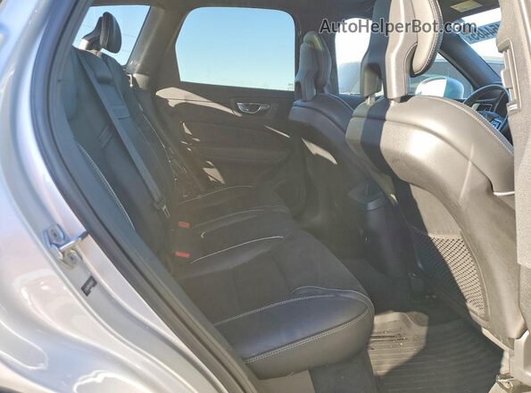 LYVA22RM3JB100937 2018 VOLVO XC60 Silver Вид задньої частини салону