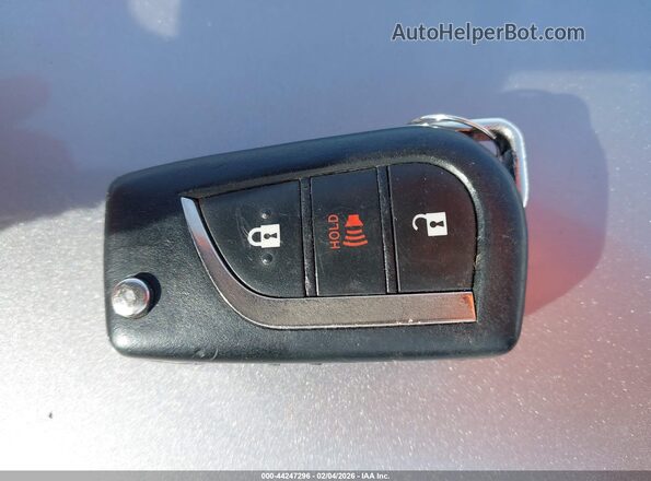 NMTKHMBX3JR024308 2018 TOYOTA LE Silver 