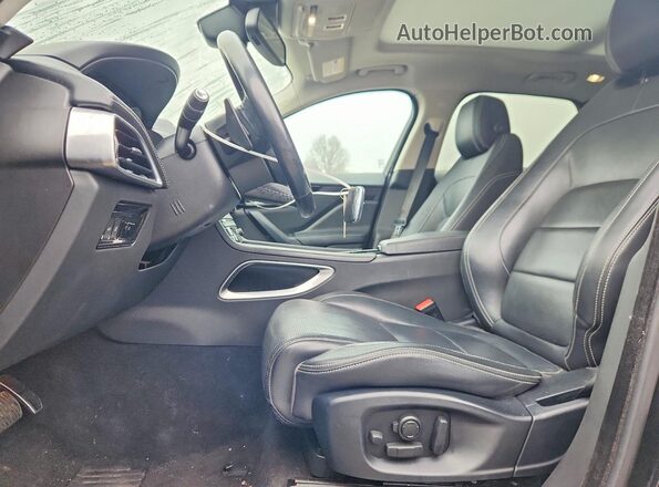SADCL2BV1HA495778 2017 JAGUAR F-PACE Черный Вид салона спереди