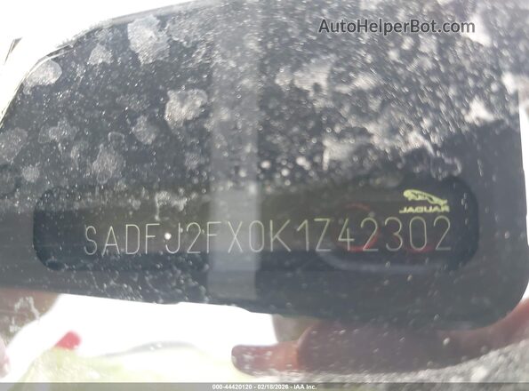 SADFJ2FX0K1Z42302 2019 JAGUAR E-PACE Black ძრავის განყოფილების ხედი