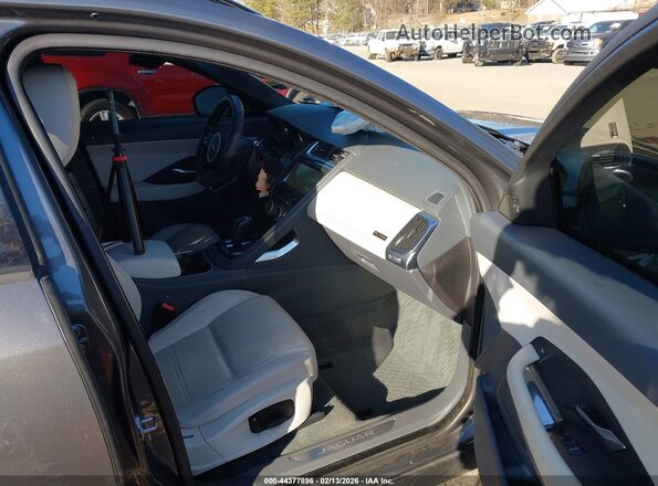 SADFJ2FX2K1Z39000 2019 JAGUAR E-PACE Черный Вид салона спереди